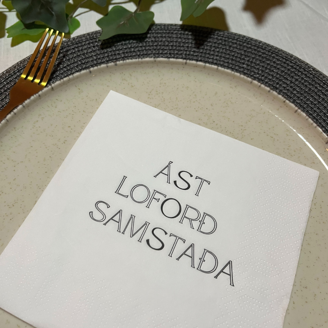 Servíettur hvítar/svart